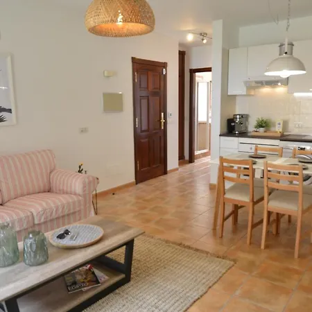 Calma アパート Agulo