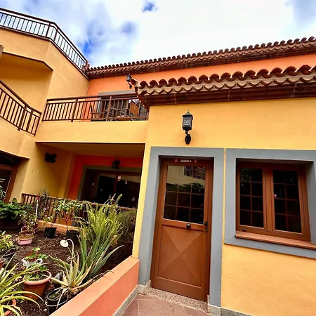 Calma アパート Agulo